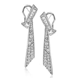 Bold, geometric vibes flow from these 18K white gold earrings featuring 1.52cttw diamonds.