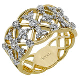 Diamonds and 18k gold entwine to form elaborate patterns in this wonderful Trellis collection ring.