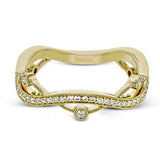 This 18k yellow gold band has a design of in intertwined lines of pave set and bezel set diamonds, which creates a distinctive look.