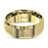 This men's band has beveled edges and a brushed texture extending around the ring.