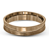 This contemporary men's band has a slim width and a two-toned design with rose gold on one side and white gold on the other.