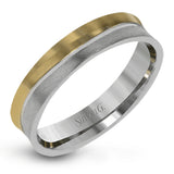 This contemporary men's band has a slim width and a two-toned design with rose gold on one side and white gold on the other.
