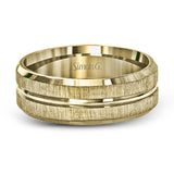 This classic men's band design features a brushed metal finish with a high polished stripe through the middle.