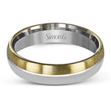 Reflecting a modern design, this two-tone men's wedding band features a sleek ribbon of white gold surrounded by two columns of brushed rose and white gold.