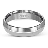 Reflecting a modern design, this two-tone men's wedding band features a sleek ribbon of white gold surrounded by two columns of brushed rose and white gold.
