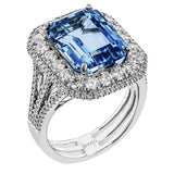 This incredible 18k white and rose gold ring makes a statement with 1.26 ctw of white diamonds encircling a wonderful 6.68 ct kunzite center stone.
