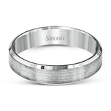 This simple but elegant men's wedding band in brushed platinum is highlighted by two smooth rims, resulting in a brilliant contemporary design.