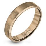 This simple but elegant men's wedding band in brushed platinum is highlighted by two smooth rims, resulting in a brilliant contemporary design.