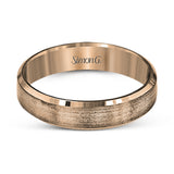 This simple but elegant men's wedding band in brushed platinum is highlighted by two smooth rims, resulting in a brilliant contemporary design.