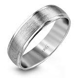 Understated modern elegance highlights this white gold men's wedding band, outlined with sleek rims to create a hint of sophistication.