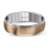 Understated modern elegance highlights this white gold men's wedding band, outlined with sleek rims to create a hint of sophistication.