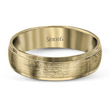 Understated modern elegance highlights this white gold men's wedding band, outlined with sleek rims to create a hint of sophistication.