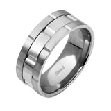 Featuring a contemporary chain-link design, this striking men's wedding band is highlighted by an elegant blend of white and yellow gold.
