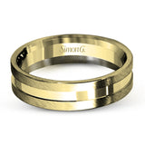 This men's band is appropriate for any occasion with a combination of both yellow and white gold in its modern design.