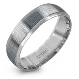 Featuring a modern twist on the classic wedding band design, this contemporary white gold men's wedding band has an eye-catching rose gold outline.