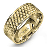 This distinctive men's wedding band features a contemporary hammered design in white gold encircled white two dazzling rose gold silhouettes.