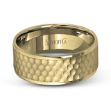 This distinctive men's wedding band features a contemporary hammered design in white gold encircled white two dazzling rose gold silhouettes.