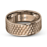 This distinctive men's wedding band features a contemporary hammered design in white gold encircled white two dazzling rose gold silhouettes.