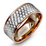 This distinctive men's wedding band features a contemporary hammered design in white gold encircled white two dazzling rose gold silhouettes.