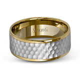 This distinctive men's wedding band features a contemporary hammered design in white gold encircled white two dazzling rose gold silhouettes.