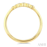1/10 Ctw Graduated Wave Round Cut Diamond Fashion Ring in 10K Yellow Gold